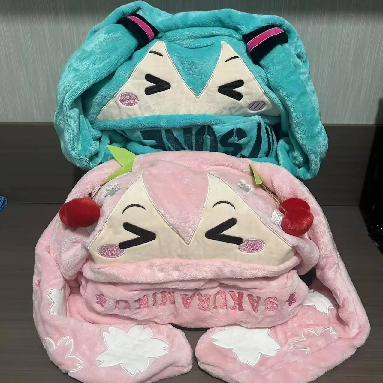 coussin-de-calin-authentique-hatsune-miku-figurine-kawaii-couverture-climatisante-jouets-poupee-accessoires-de-cosplay-cadeaux