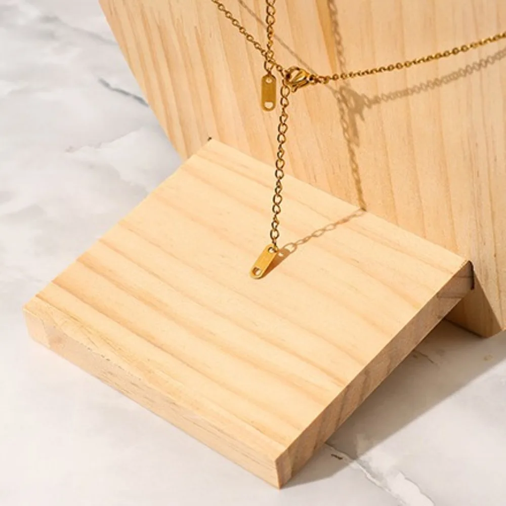 Wood Necklace Display Board Hanging Rack Flame Shape Pendant Organizer Shelf Multiple Storage Holder Jewelry Display Stand