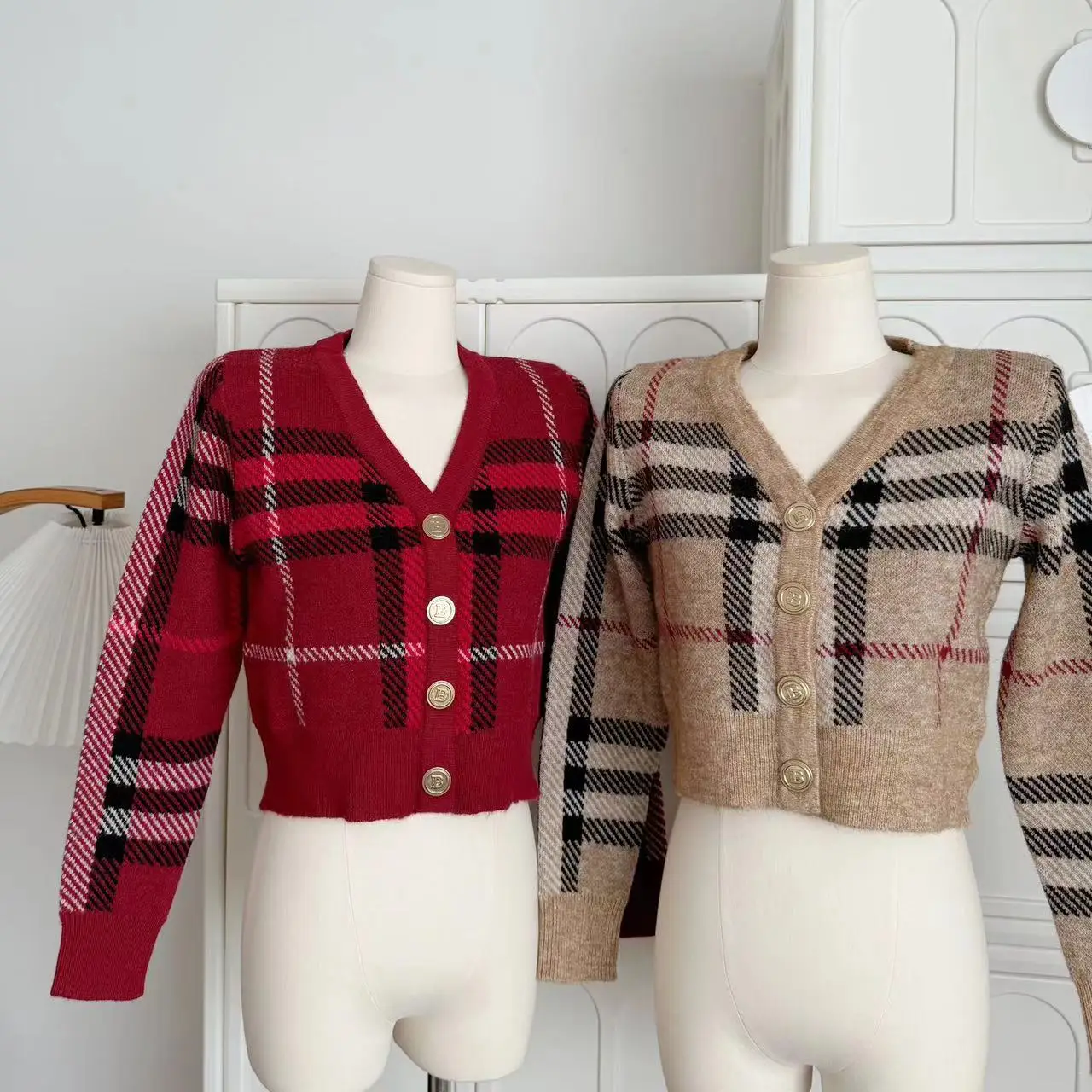 Jesienno-zimowa damska Casual Vintage Plaid Knitting swetry rozpinane z długim rękawem i dekoltem w serek moda elegancki sweter damski z pojedynczym