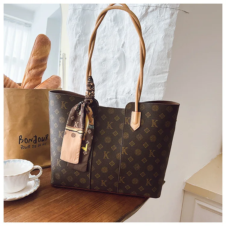 2025 Fall Winter Luxe Tote Bag, Spacious Commuter Purse for Women, Elegant Crossbody Bag, Minimalist Day-to-Night Tote, Textured