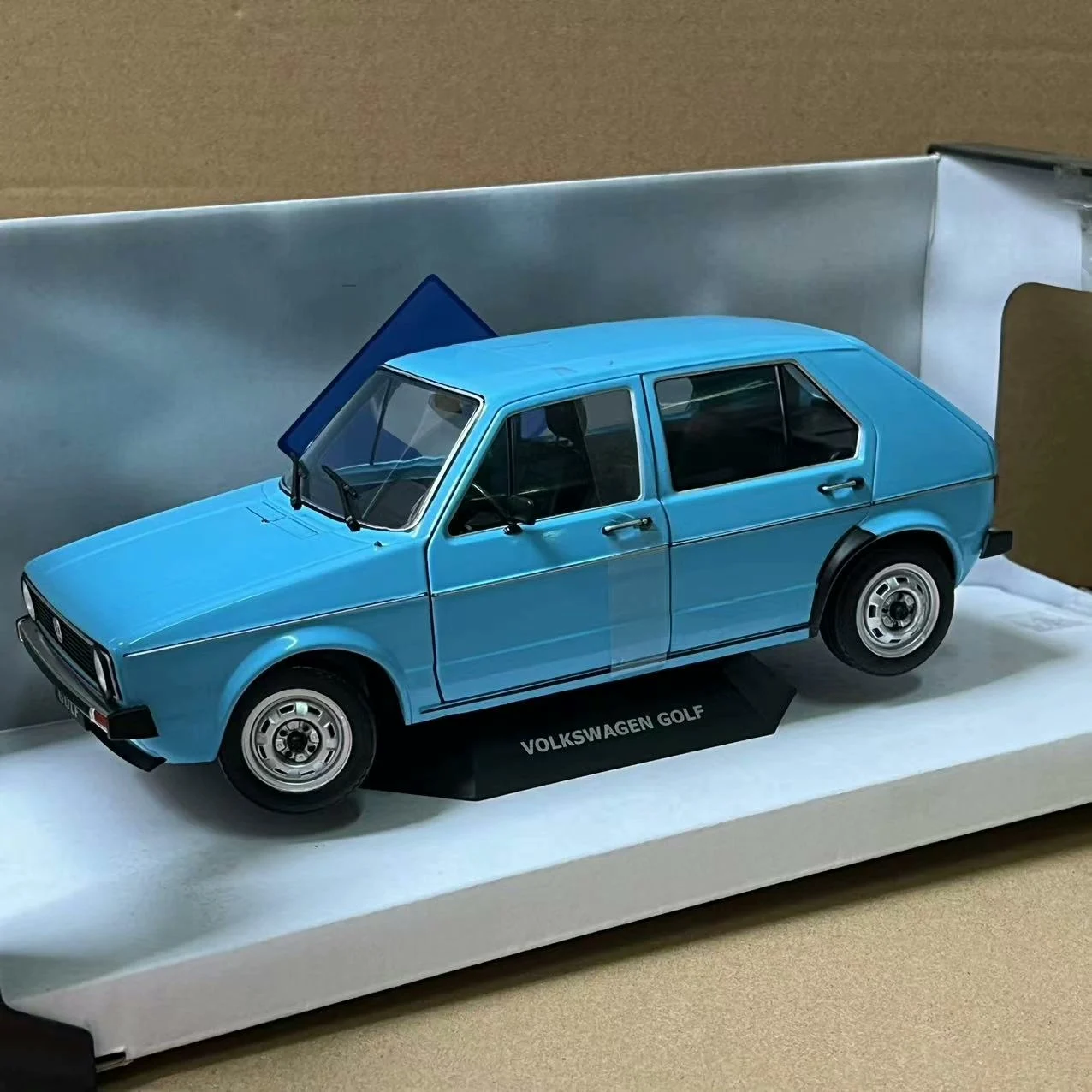 

Diecast SOLIDO S 1:18 Scale VW GOLF VW M2S6S7 Alloy Car Model Collectible Toy Gift Souvenir Display Ornament