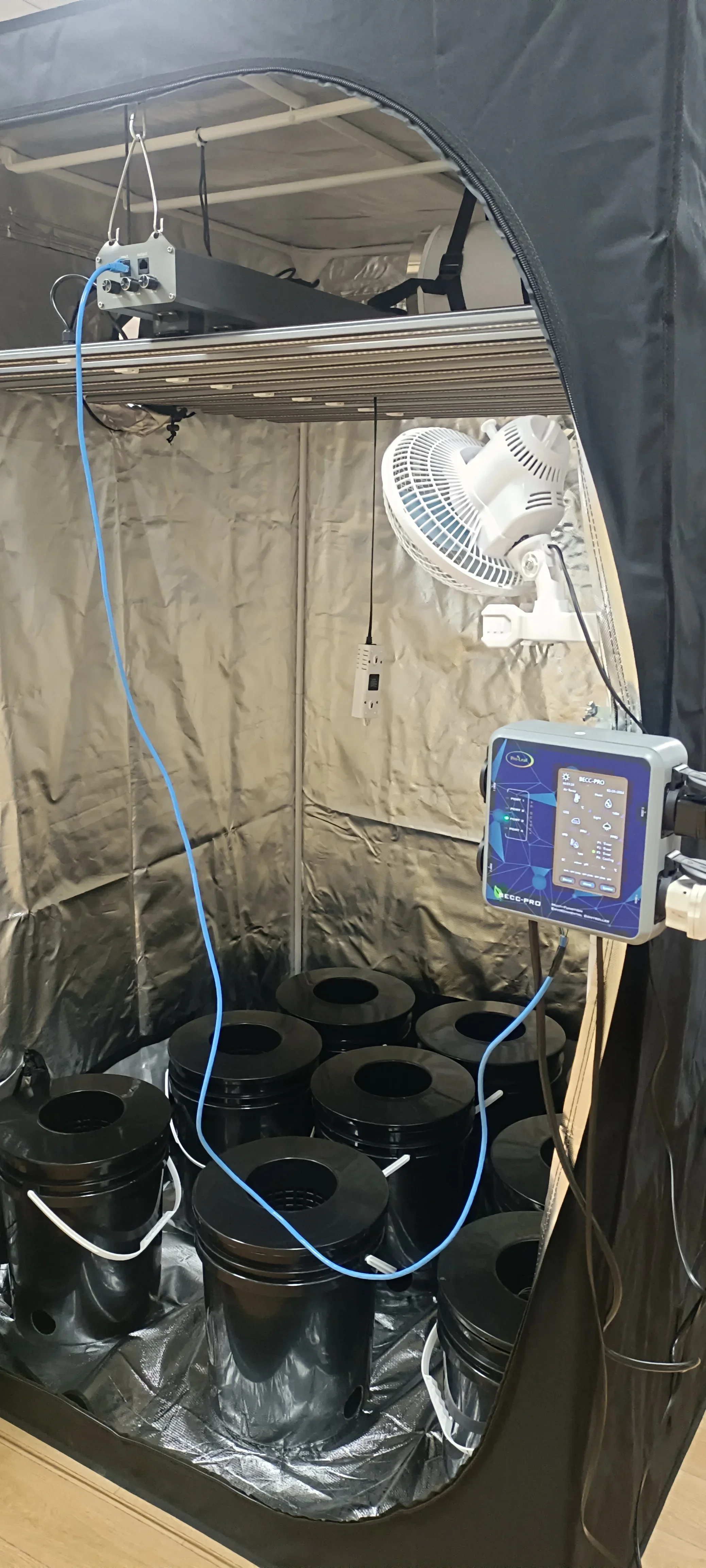 2025 منتجات مميزة BECC-PRO CO2 وحدة تحكم بيئية لدرجة الحرارة والرطوبة والضوء للخيمة #1