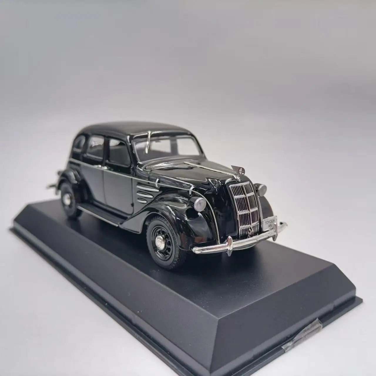 

1/43 AA SEDAN 1936 Classic Car‌ Alloy Car Diecasts & Toy Vehicles Car Model Miniature Scale Model Car For Children