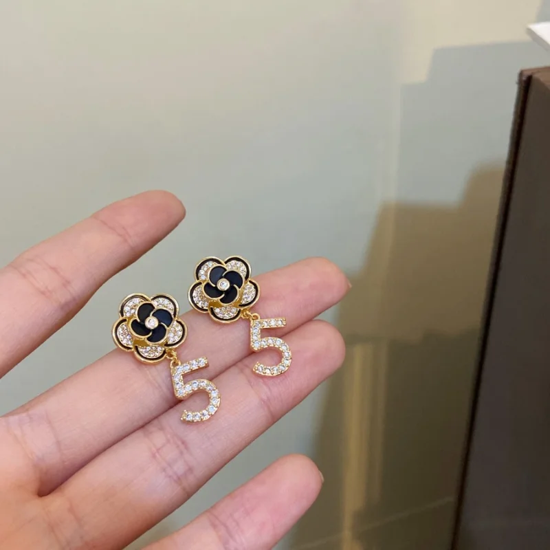 French Retro Micro Inlaid Digital High-end Light Luxury Black Camellia Earrings for Women Jewelry.