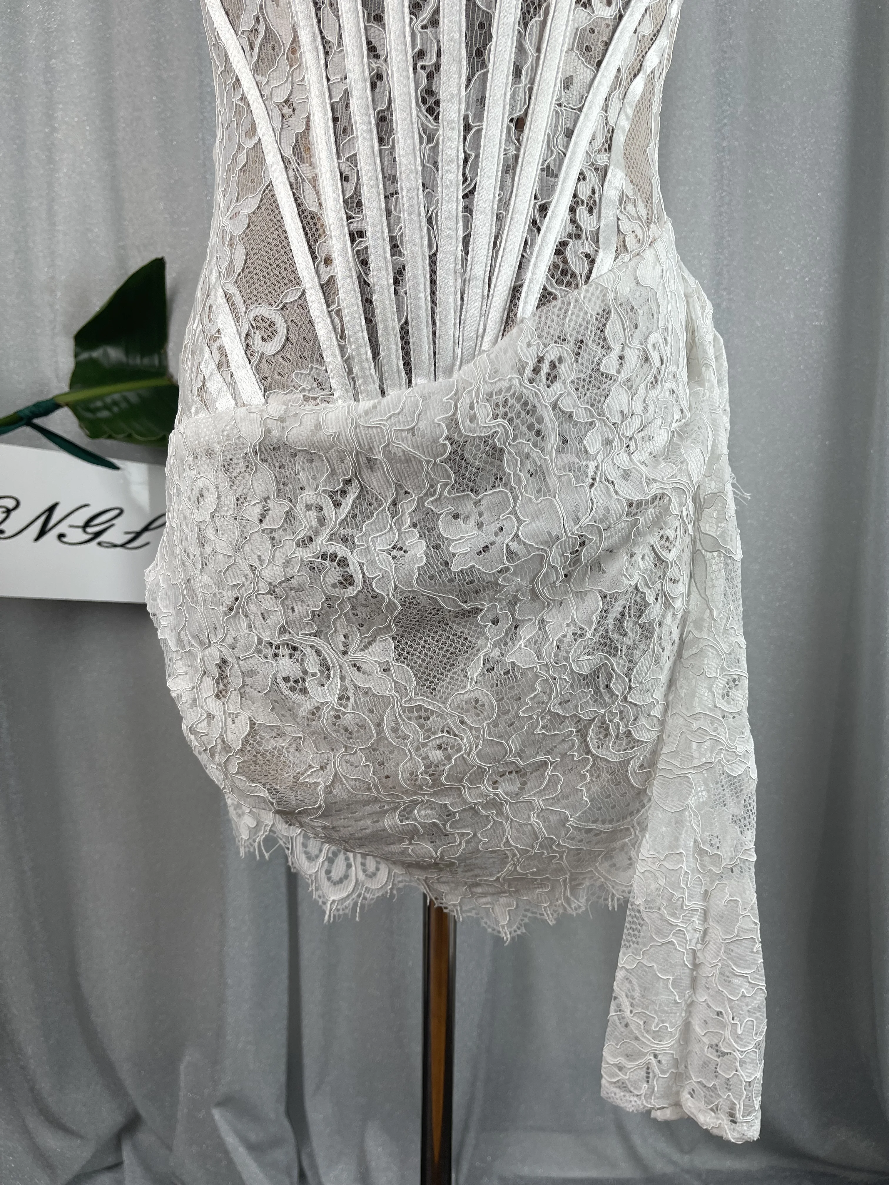 Minivestido Sexy de encaje empalmado sin tirantes para mujer, minivestido de espina de pescado a la moda, sin mangas, temperamento, vestidos de fiesta, ropa femenina nueva