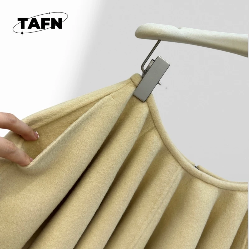 Spódnica damska z wysokim stanem, elastycznym pasem, o kroju litery A, mini, gładka, wygodna na co dzień, model AI1332