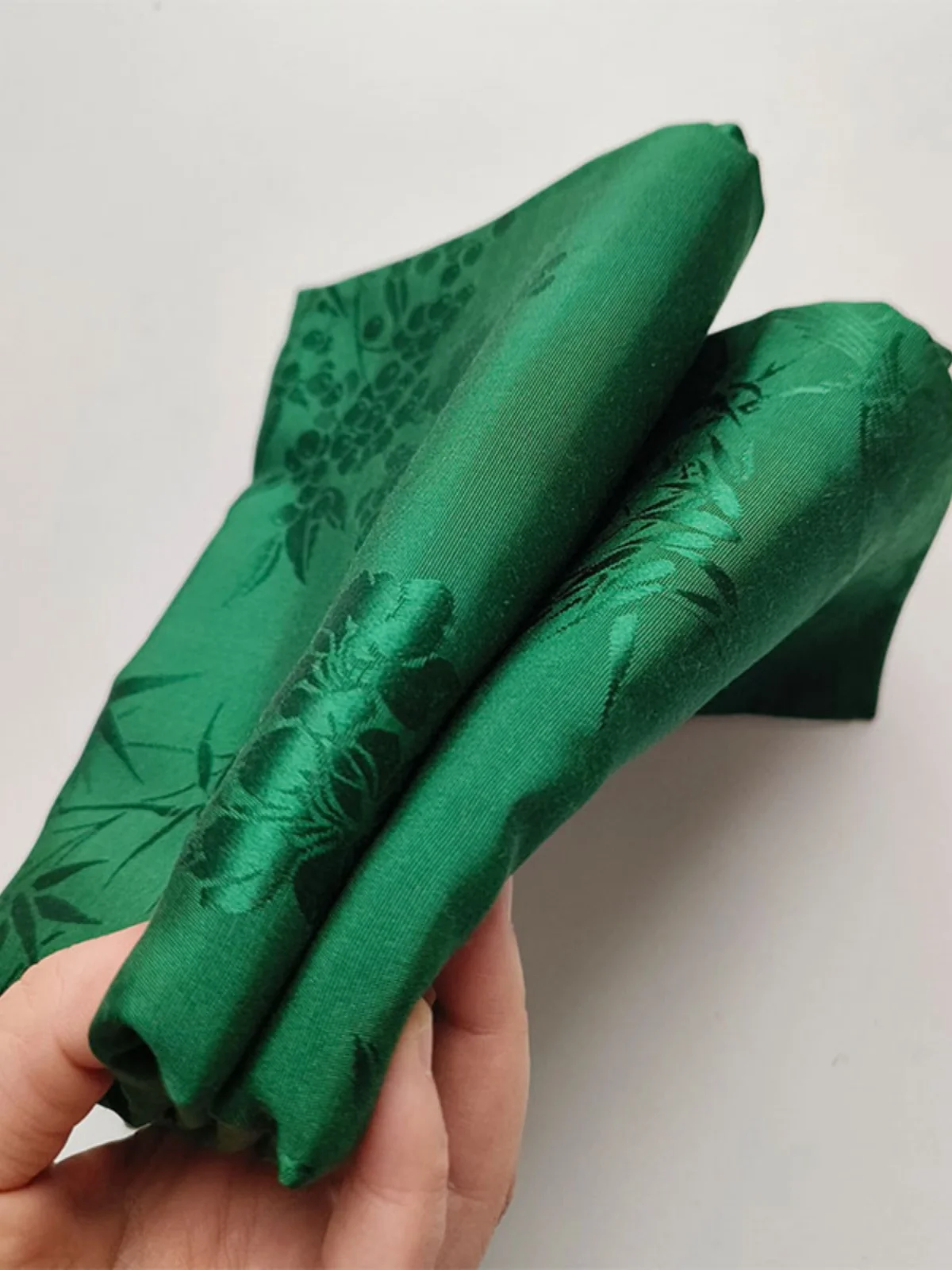 

Шелковая наволочка HANLU из китайского шелка и хлопка, двусторонняя, с вышивкой в виде цветов, среднего размера, зеленого цвета, для взрослых, постельное белье