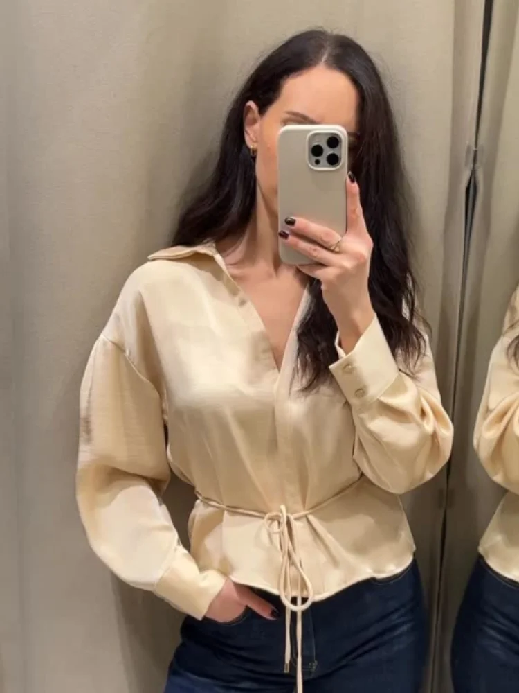 Eleganckie jesienne bluzki damskie, codzienne bluzki z dekoltem w serek, zapinane na guziki, pulowery, topy, satynowe bluzki sznurowane, nowa moda damska 2025.