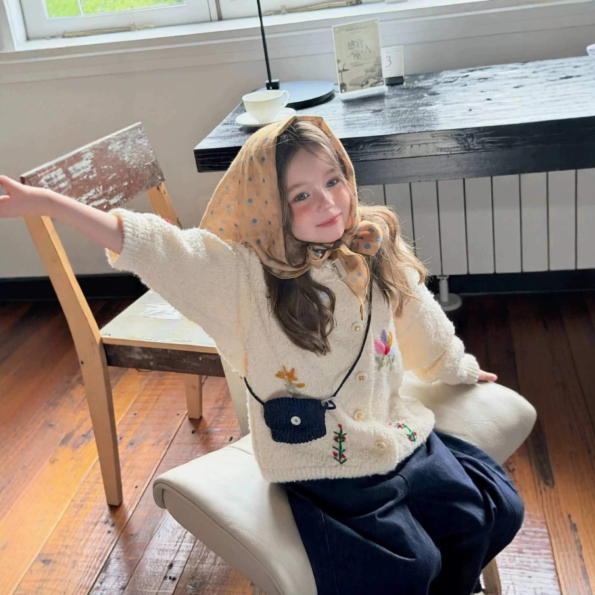 Girls' 2026 Autumn New Fashion Embroidered Sweater Coat Children's Korean Top Round Neck Knitted Cardigan Top