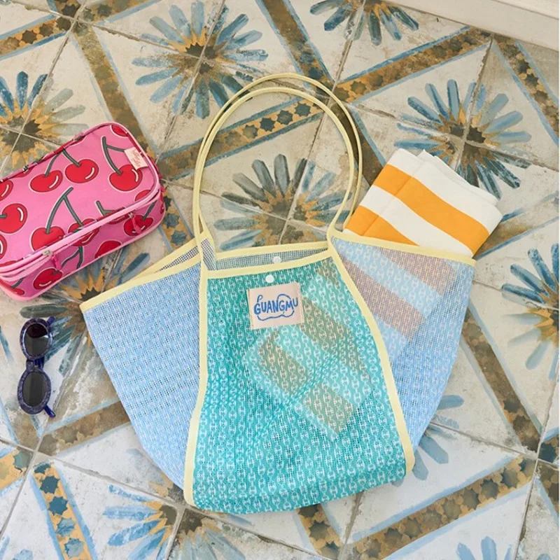 

Large Beach Tote Bag - Color-Block Mesh Shoulder Bag, 57x36x17cm Sand Toy Storage, Swim Bag for Travel, Shopping, Pool & Seaside