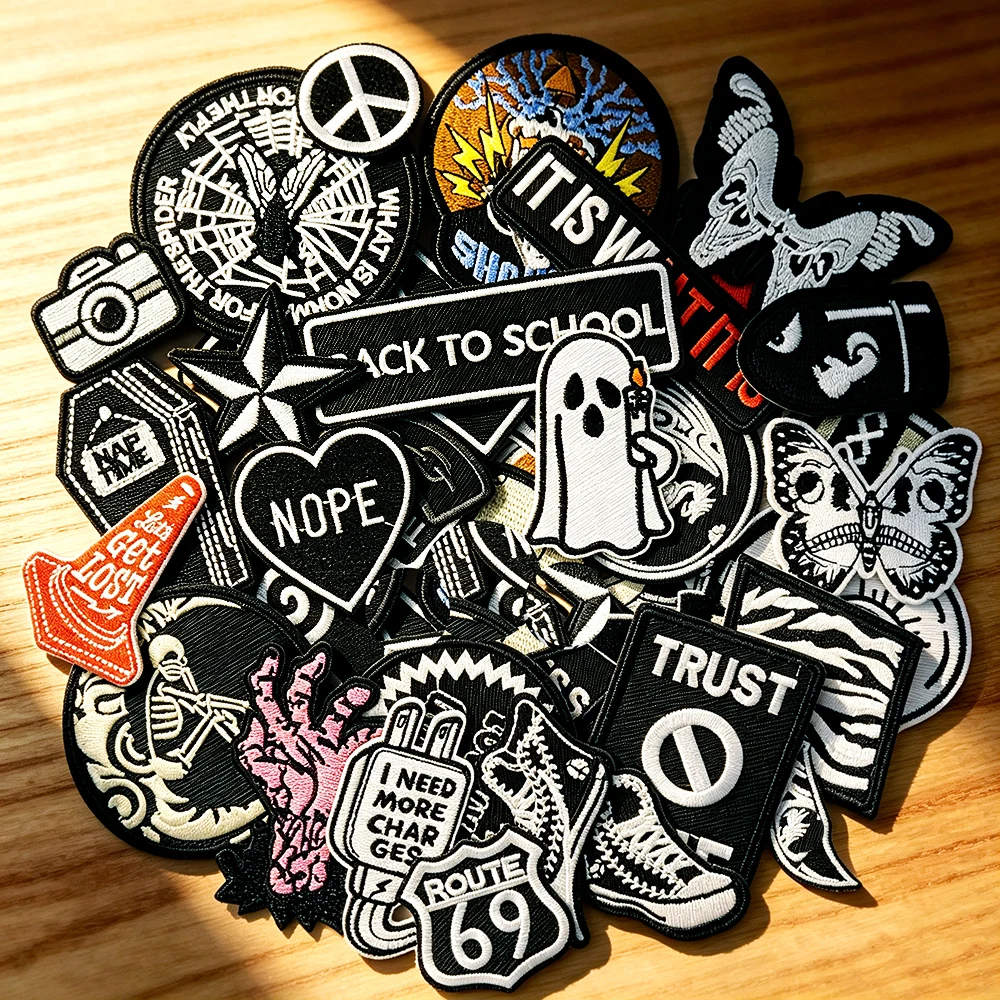 50Pcs/Lot Mixed Random Embroidered Patches Assorted Iron On Sew On Patches for Jackets Backpacks Jeans Clothing Decor Appliques