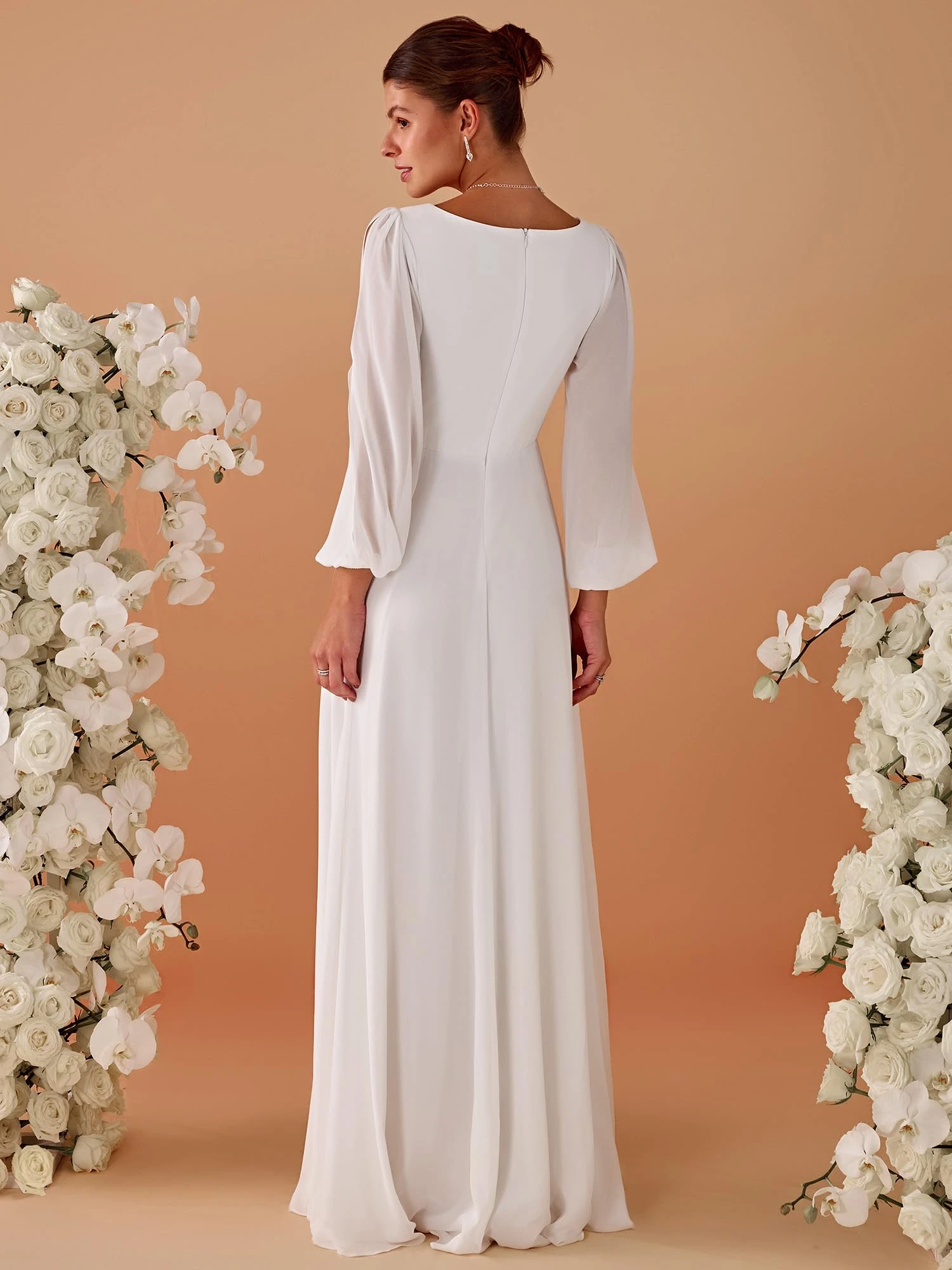 Simple White Bridal Dresses For Women Sexy Deep V-Neck Hollow Long Sleeve Empire Evening Dress Floral Applique Maxi Wedding Gown