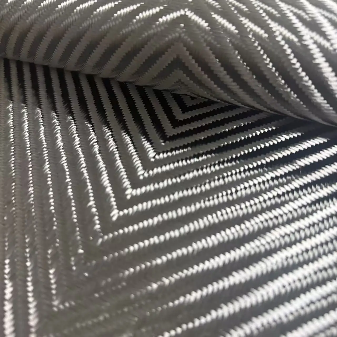 3k280g Diagonales V-förmiges Kohlefaser-Gewebe, reines Kohlefaser-Gewebe mit hoher Festigkeit und schönem Aussehen, Breite 50 cm (20 Zoll) – Detail 2
