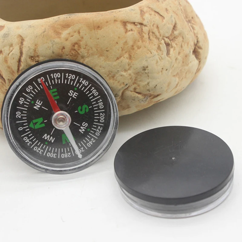 （Summer4）Portable Mini Precise Compass Practical Guider Survival Button Design Compass