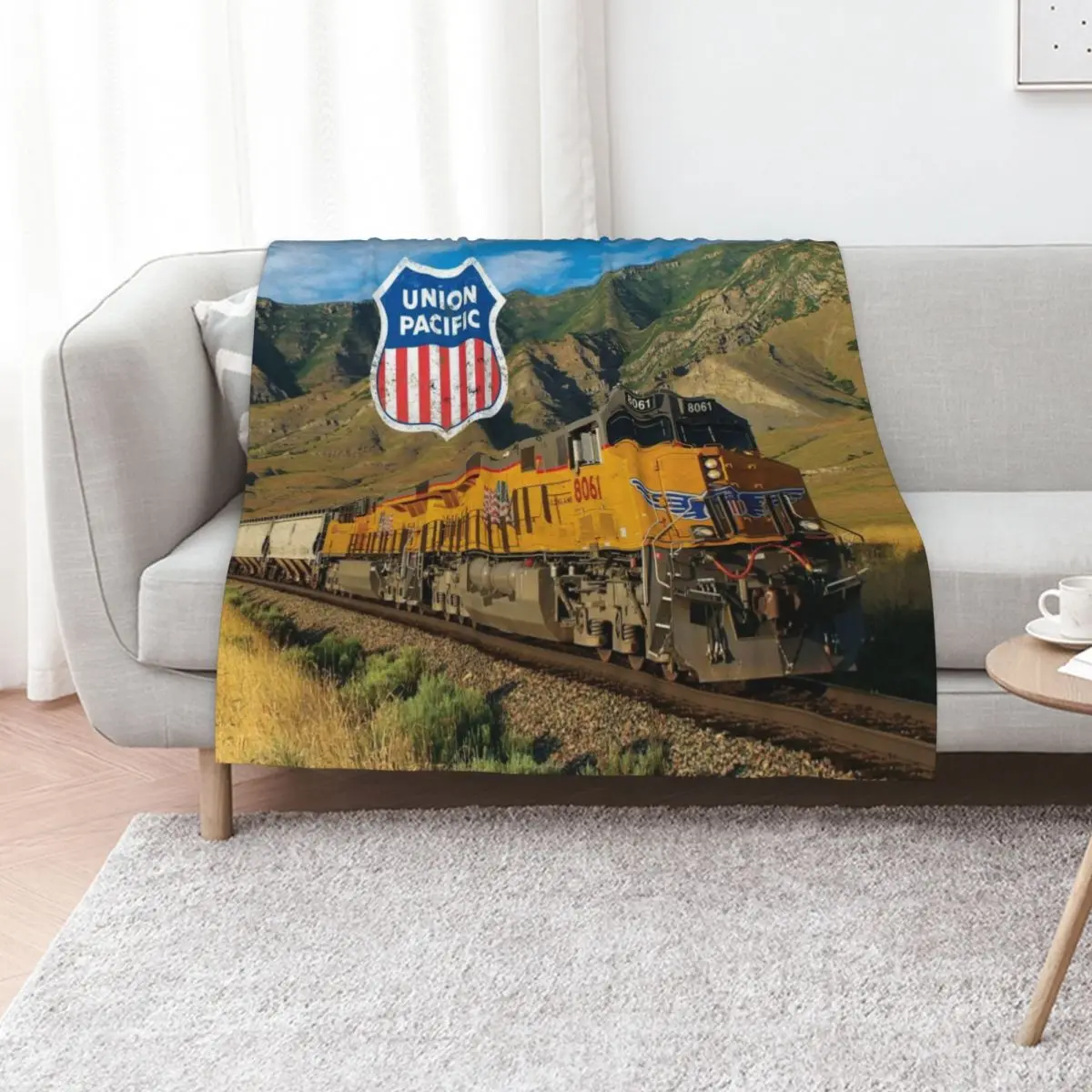 Union Pacific (Distressed) Throw Blanket Picnic Beautifuls Polar Bed Fashionable Flannels Extra Large Throw Blankets