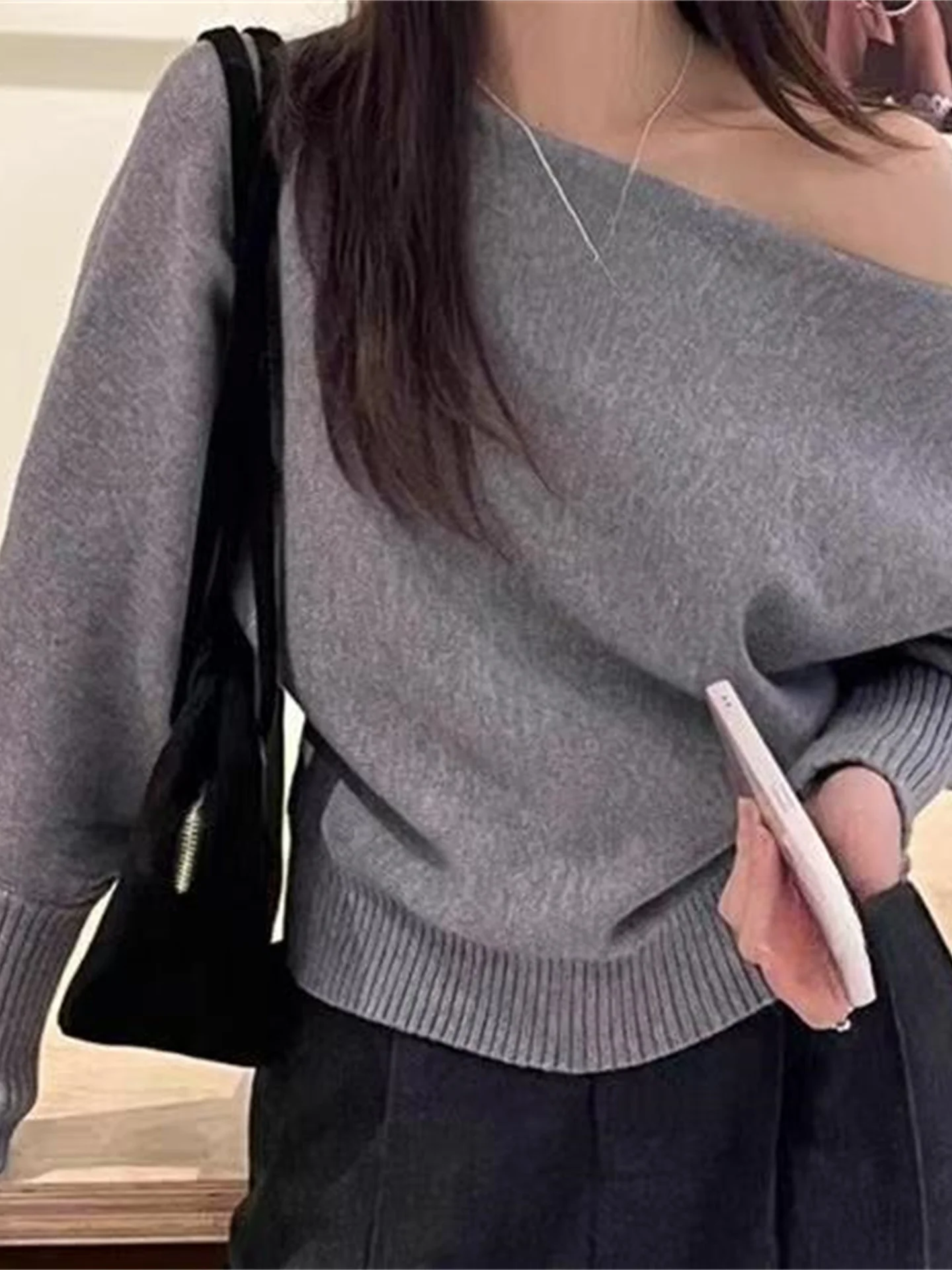 

Мягкий уютный вязаный пуловер на одно плечо, однотонный, осенняя новинка, модный черный, в корейском стиле, свободный крой