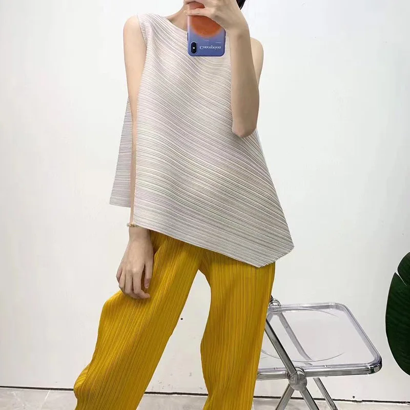 Miyake Pleated Solid Color Irregular Diagonal Tank Top 2024 Summer Classic Round Neck Versatile Top Sleeveless T-shirt