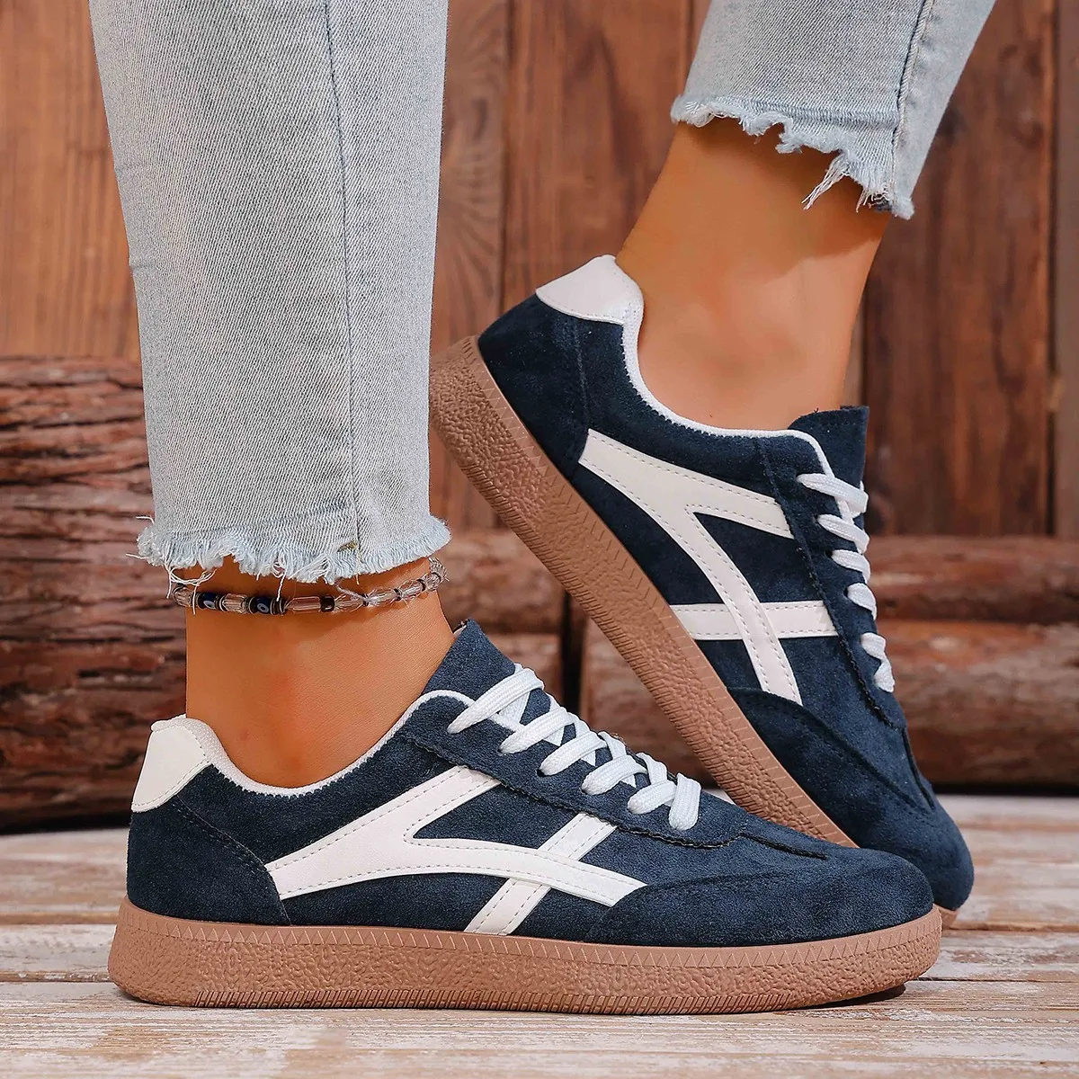 2026 Herbst Damenmode Wildleder-Sneaker mit Doppelschnalle und Metall-Details Leichte Atmungsaktive Bequeme Freizeitschuhe – Detail 2