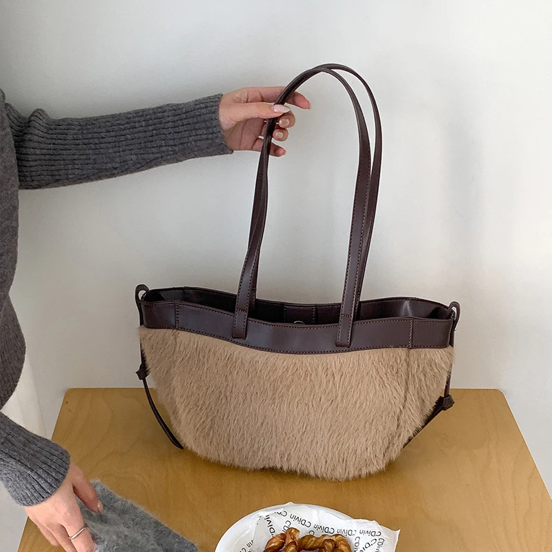 

Vintage Faux Fur Tote Bag Winter Plush Splicing Leather Shoulder Bag Belt Buckle Design Large Capacity Commute Shopping Handbag