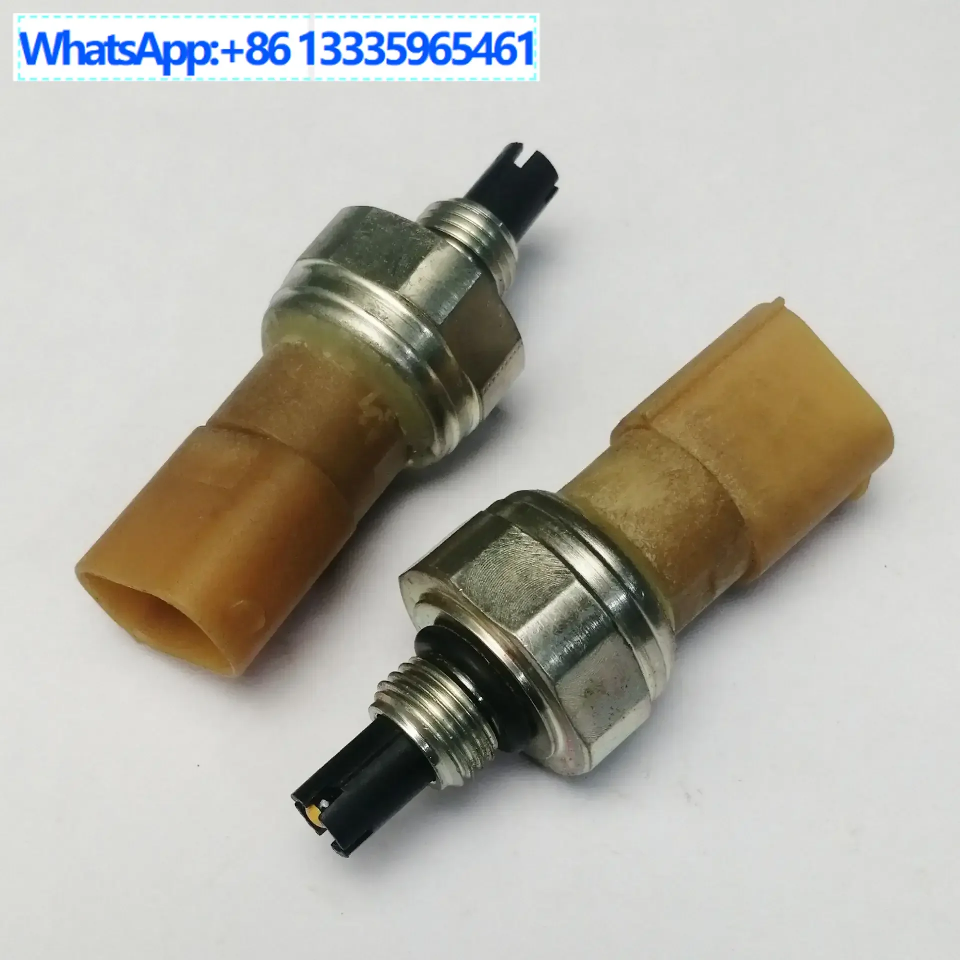 

52CP46-01 is suitable for automotive dual constant temperature air conditioner temperature and pressure switch sensor four pins