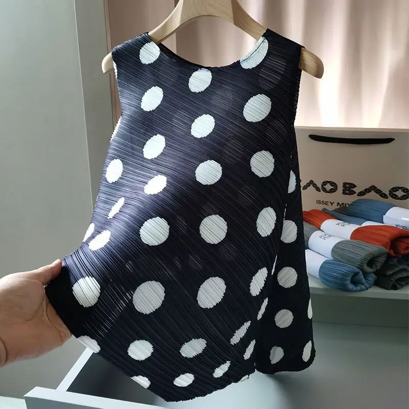 Polka dot printed pleated top for women\'s casual loose fitting irregular sleeveless vest T-shirt   clothes for women