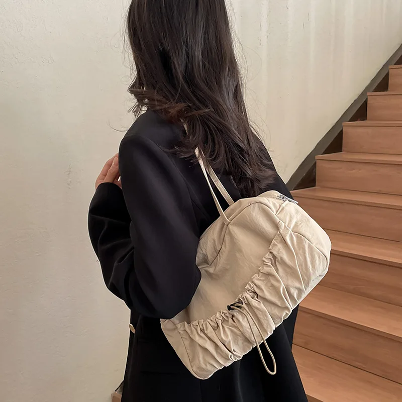 South Korea's East Gate niche design drawstring pleated shoulder bag for daily lightweight and high-capacity bag for women