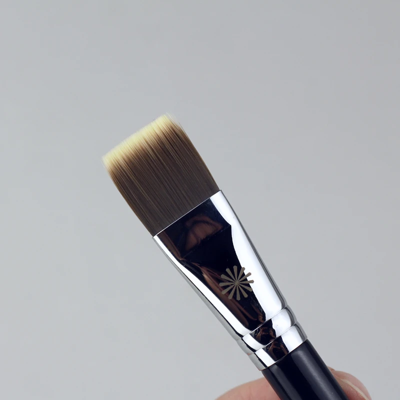 Picasso 163 Flat Foundation Brush Natural Lightweight Makeup Brush Base Tool for Even Skin Application Long Handle Beauty Tool