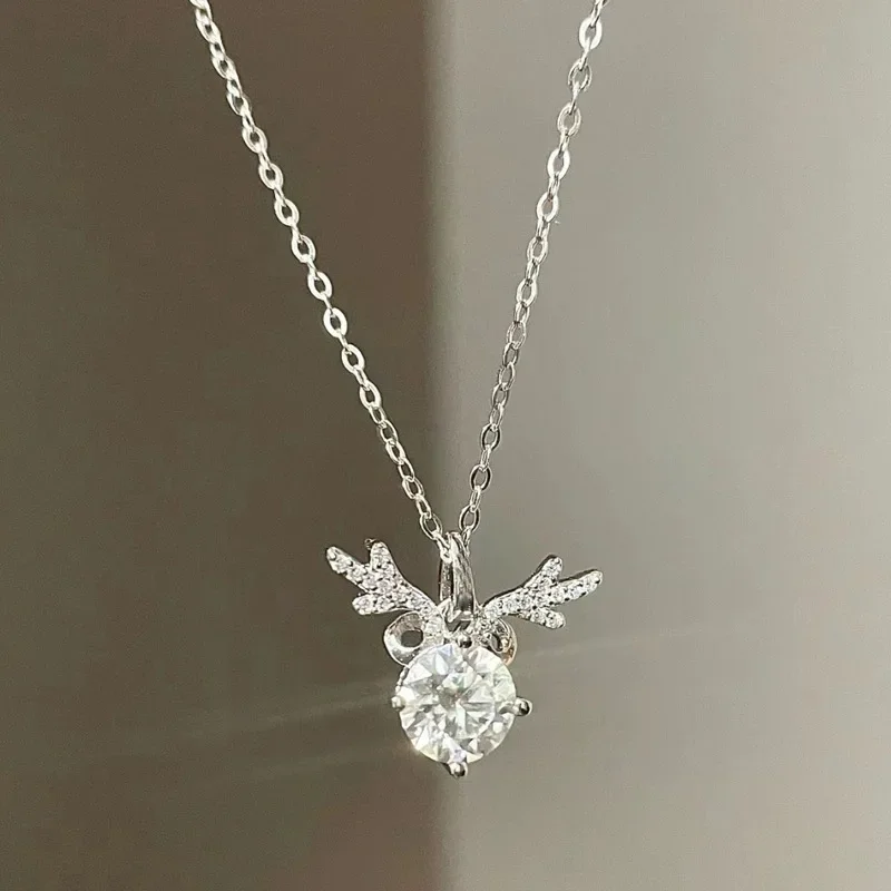 

This latest women's necklace features a fashionable and elegant imitation moissanite deer pendant collarbone chain