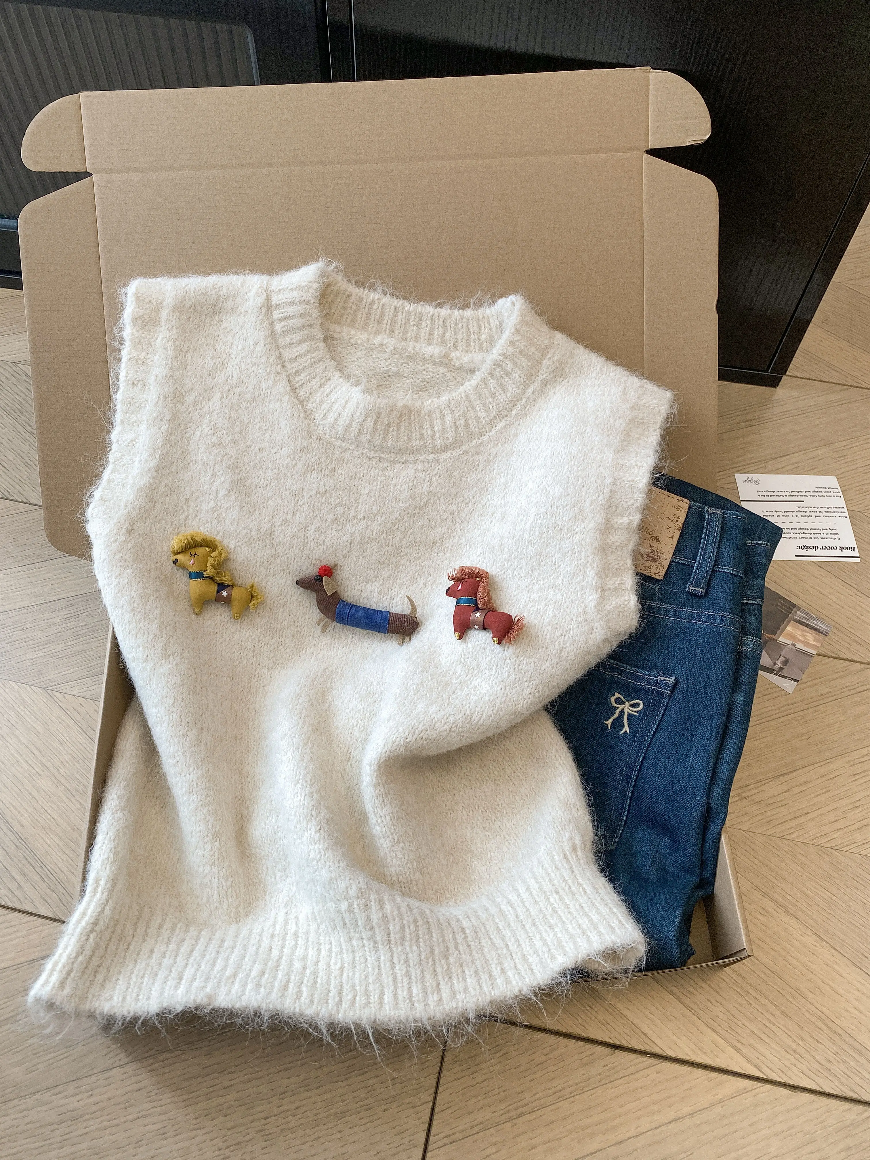 

Cartoon Knitted Dog Vest Women's Sleeveless Top Autumn Winter New Style No Tagged Small Dog Design Fashionable Ladies' Knitwear