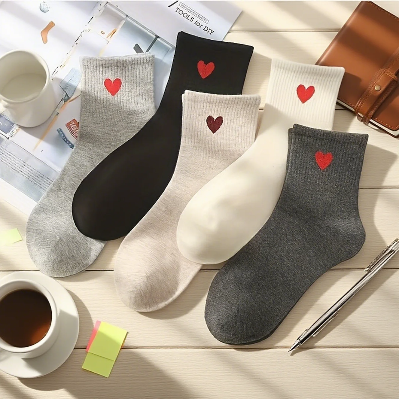 

5 Pairs Four Seasons Women's Fashionable Sweet Love Pattern Printed Versatile Soft And Comfortable Breathable Middle Socks