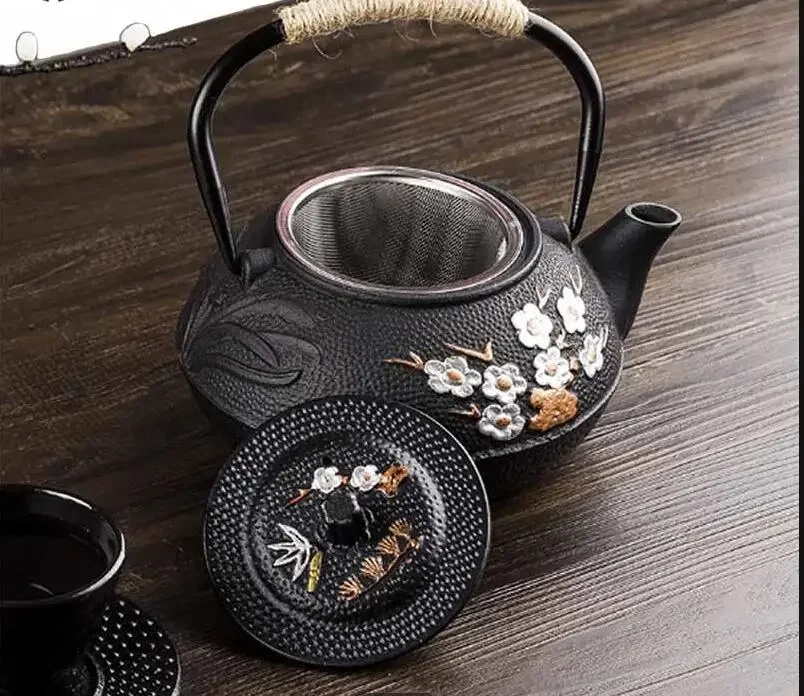 

800ML Japanese Cast Iron Teapot With Stainless Steel Infuser Strainer Plum Blossom Cast Iron Tea Kettle For Boiling Water