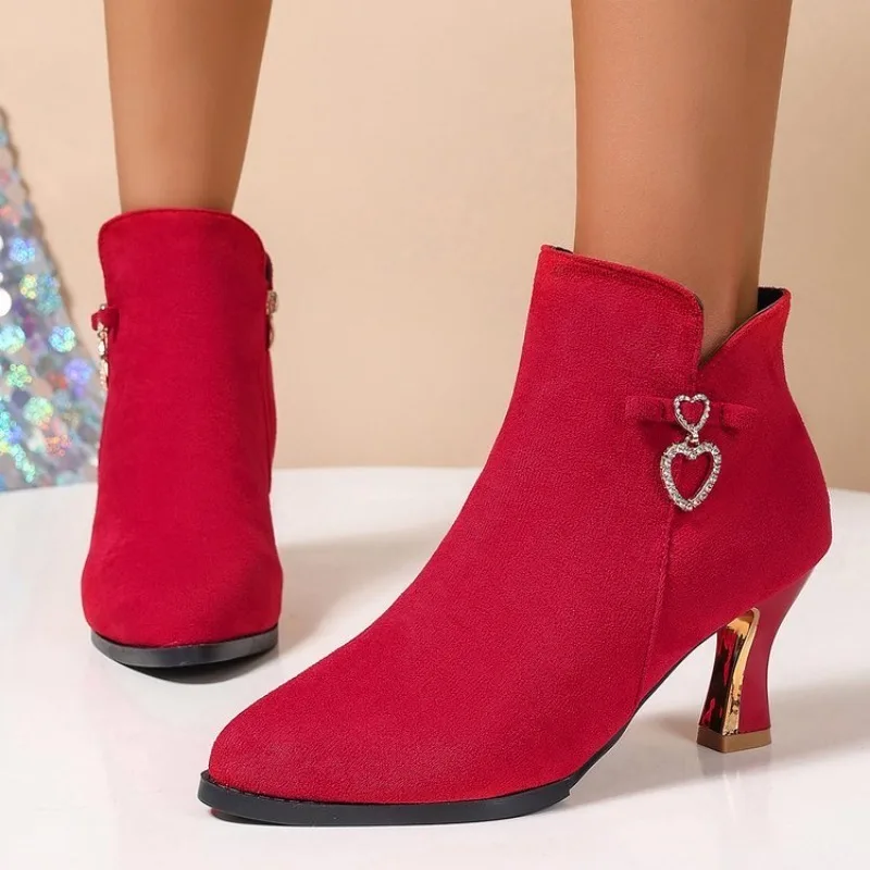 Übergrößen Damen Stiefeletten aus Wildleder mit spitzer Zehenpartie, Strass, hohem Absatz, seitlichem Reißverschluss, Herbst-Winter Damen Party Kurzstiefeletten – Detail 3