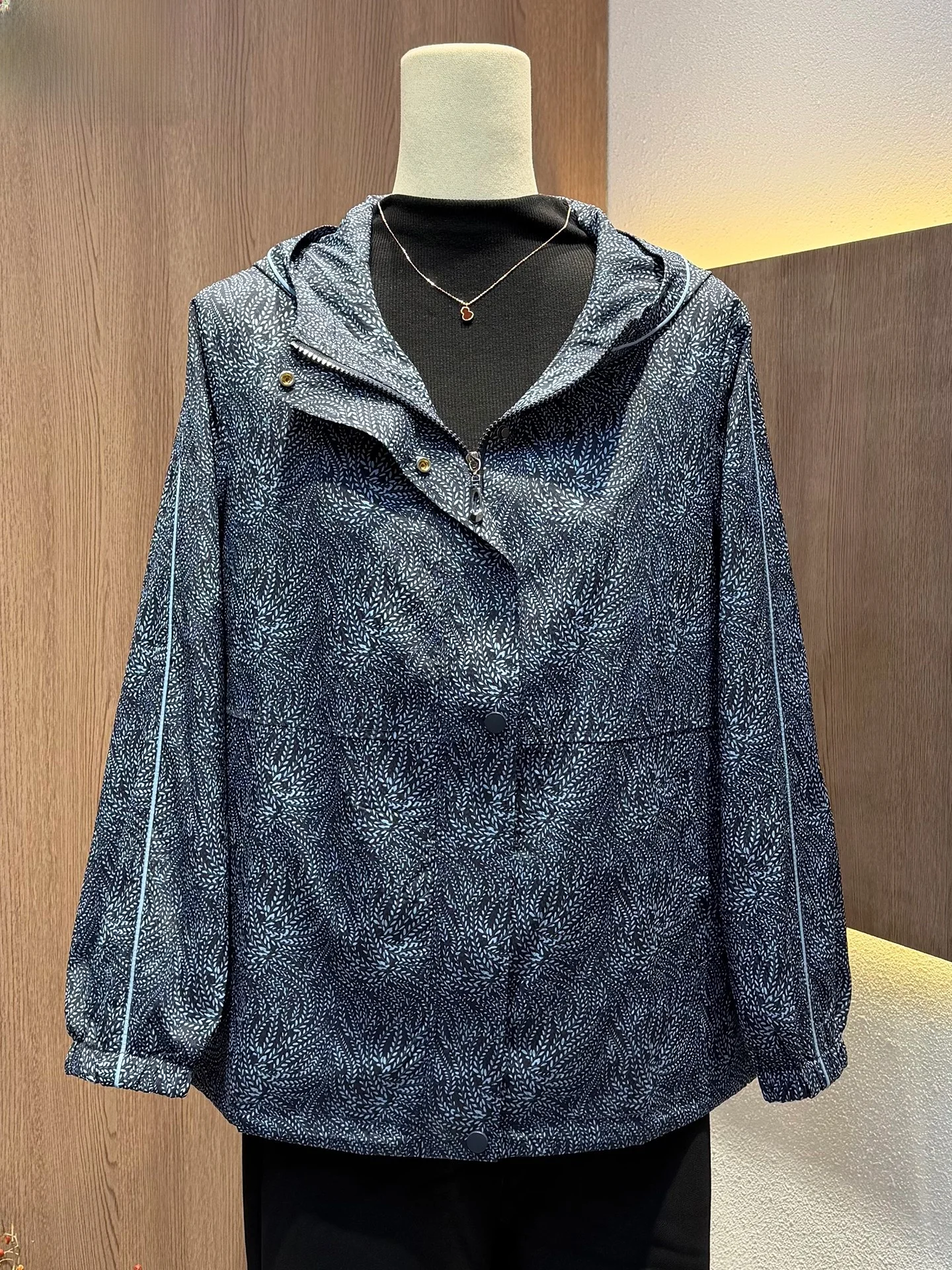

Faionable ort Hooded Jaet Women's 50s Wide Lady Loose Outerwear Polyester Fiber Print Design Spring Season Zipper Closure