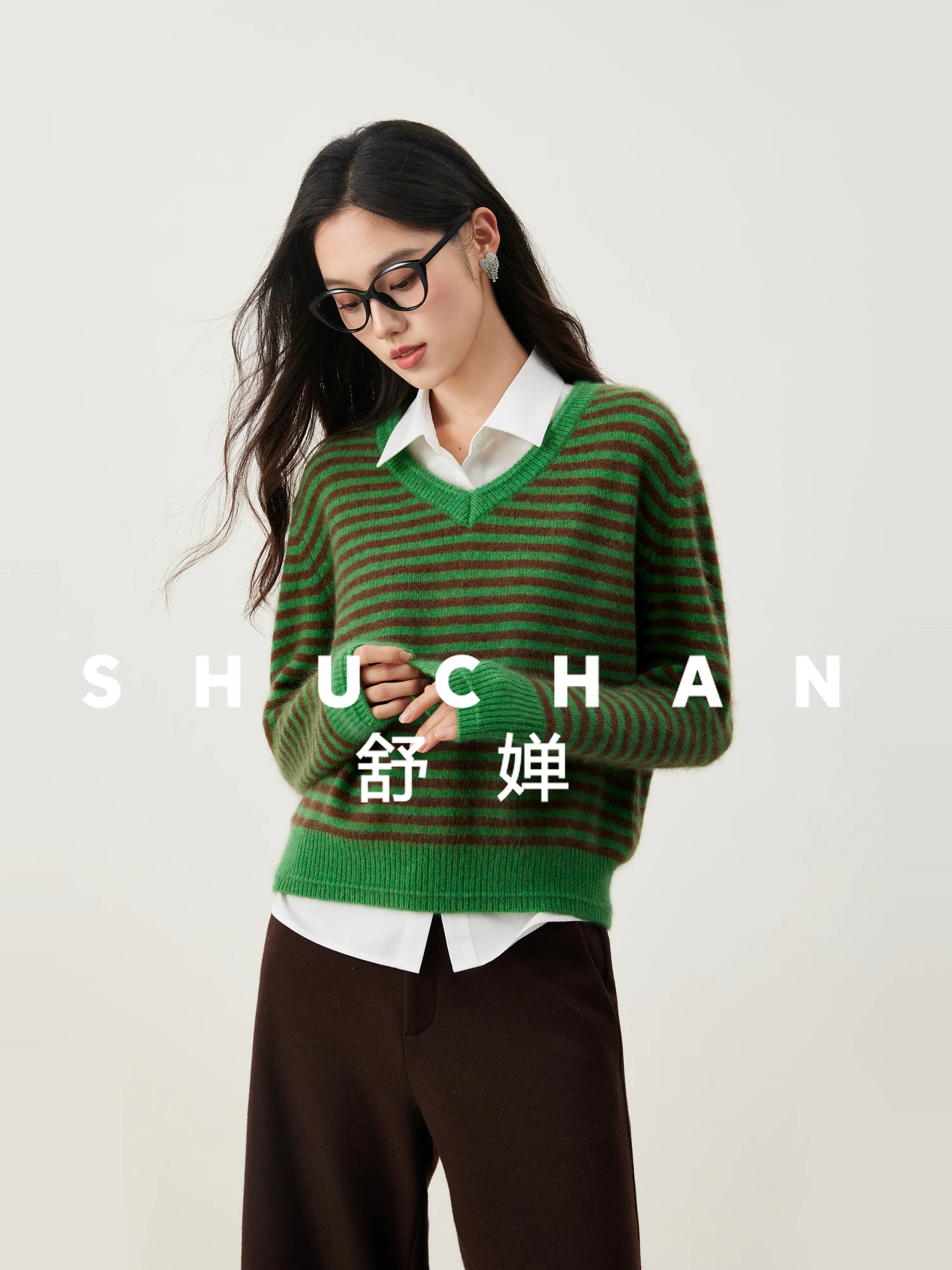 

[Retro Autumn Warmth] High Saturation Contrasting Colors, Threaded V-neck Pair of Striped Knitted Pullover 25 Winter