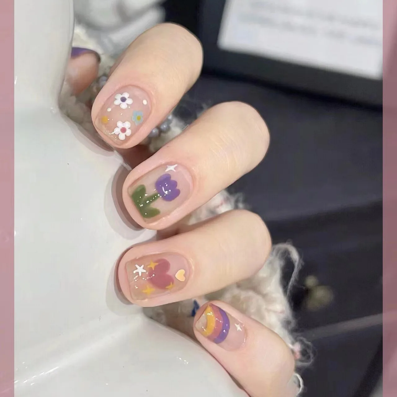 10 個春と夏の小さな新鮮なかわいい手作りプレス爪レインボーチューリップ小さな花偽爪取り外し可能再利用可能