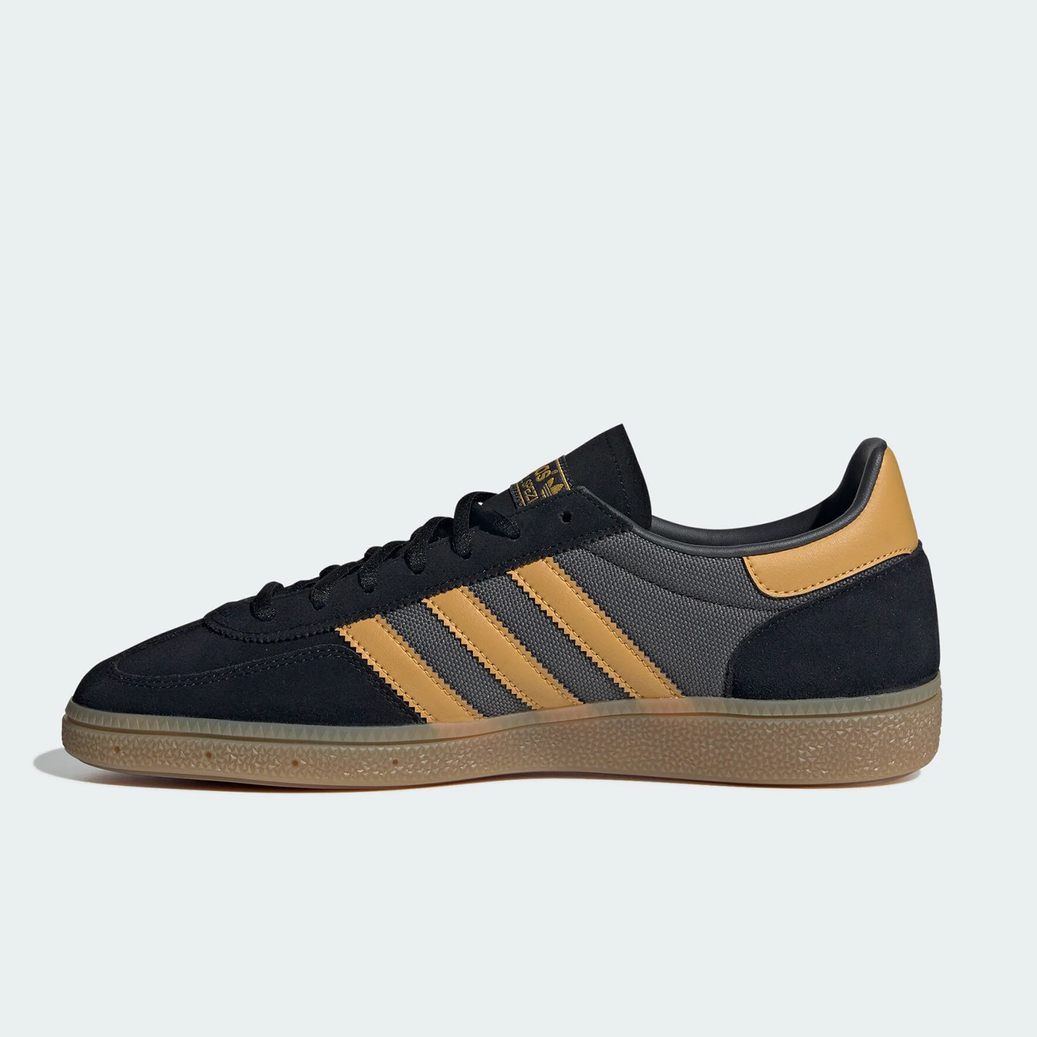 حذاء رياضي كلاسيكي للتدريب العسكري للجنسين من أديداس أوريجينالز IF9528