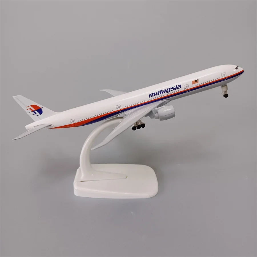 19cm Air Malaysia Airlines Boeing 777 B777 Airways Alloy Metal Airplane Model Diecast Air Plane Model &Wheels Aircraft Aeroplane