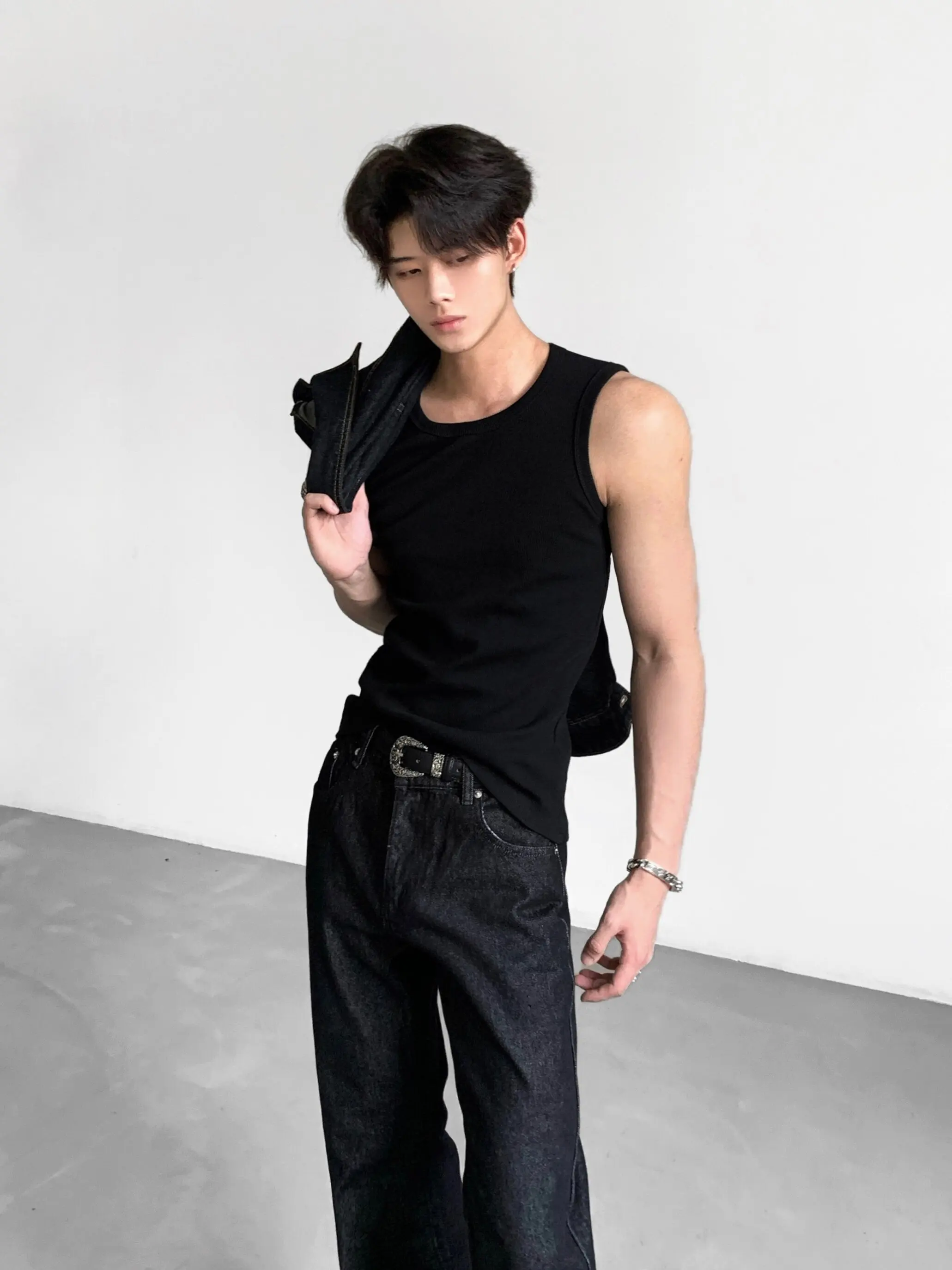 2026 Men's Summer New Fashion High Street Tank Tops Simple Comfort Slim Sleeveless Vests Men's Breathable Sports Fitness Vests