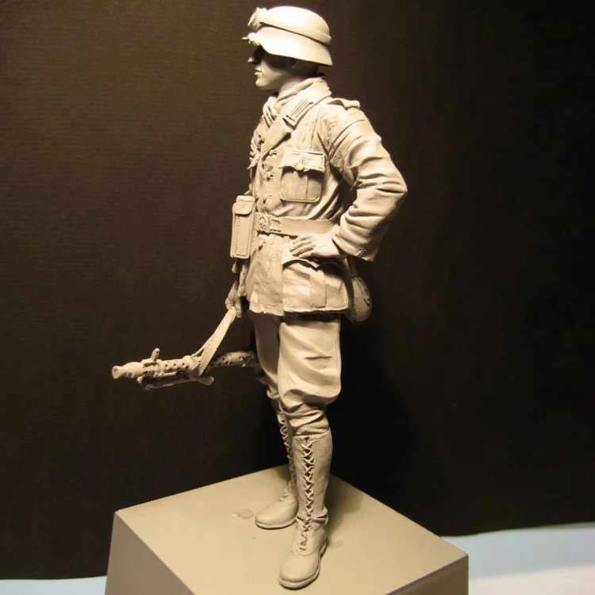 

1/16 Resin Unpainted Model Kit, Military Theme, WWII African Army Infantry Commander Unassembled and Unpainted GK, 1465R