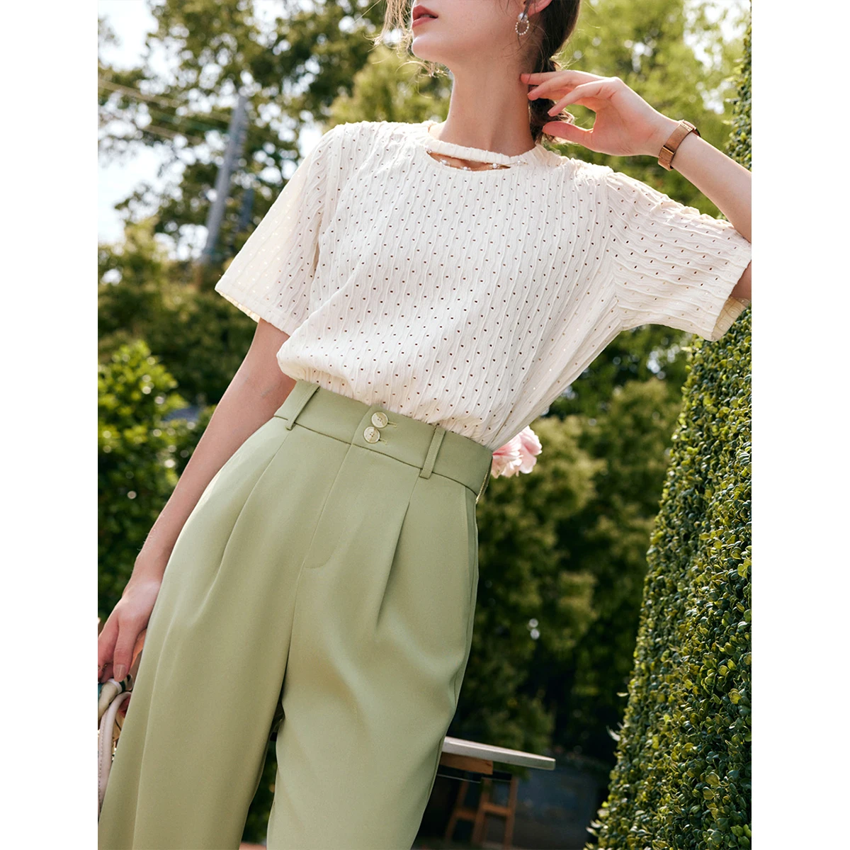 OLrain Hollow-out Solid Color T-shirt 2025 Summer Pearl Chain Comfort Knitted Short Sleeve Female Pullover Top O24XT90532