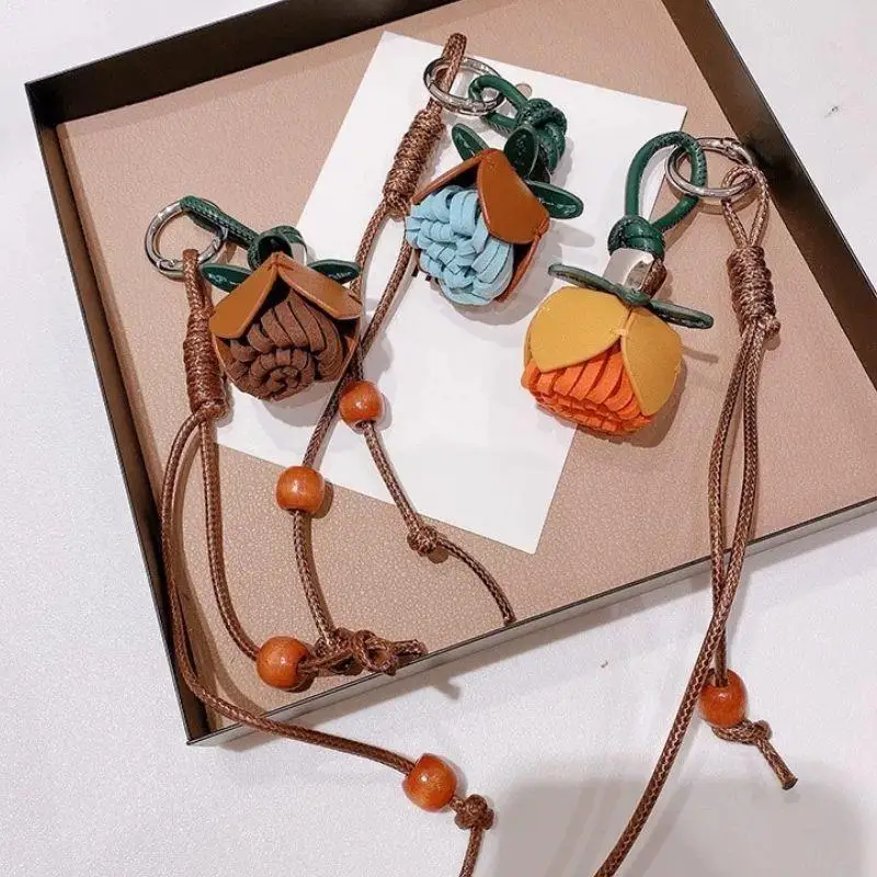 Цветочная сумка с кисточками