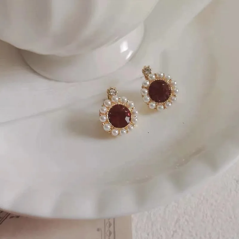 Vintage Wine Red Hepburn Round Pearl Set Diamond Earrings for Women Korean Fashion Exquisite Luxury Versatile Style Earring Gift