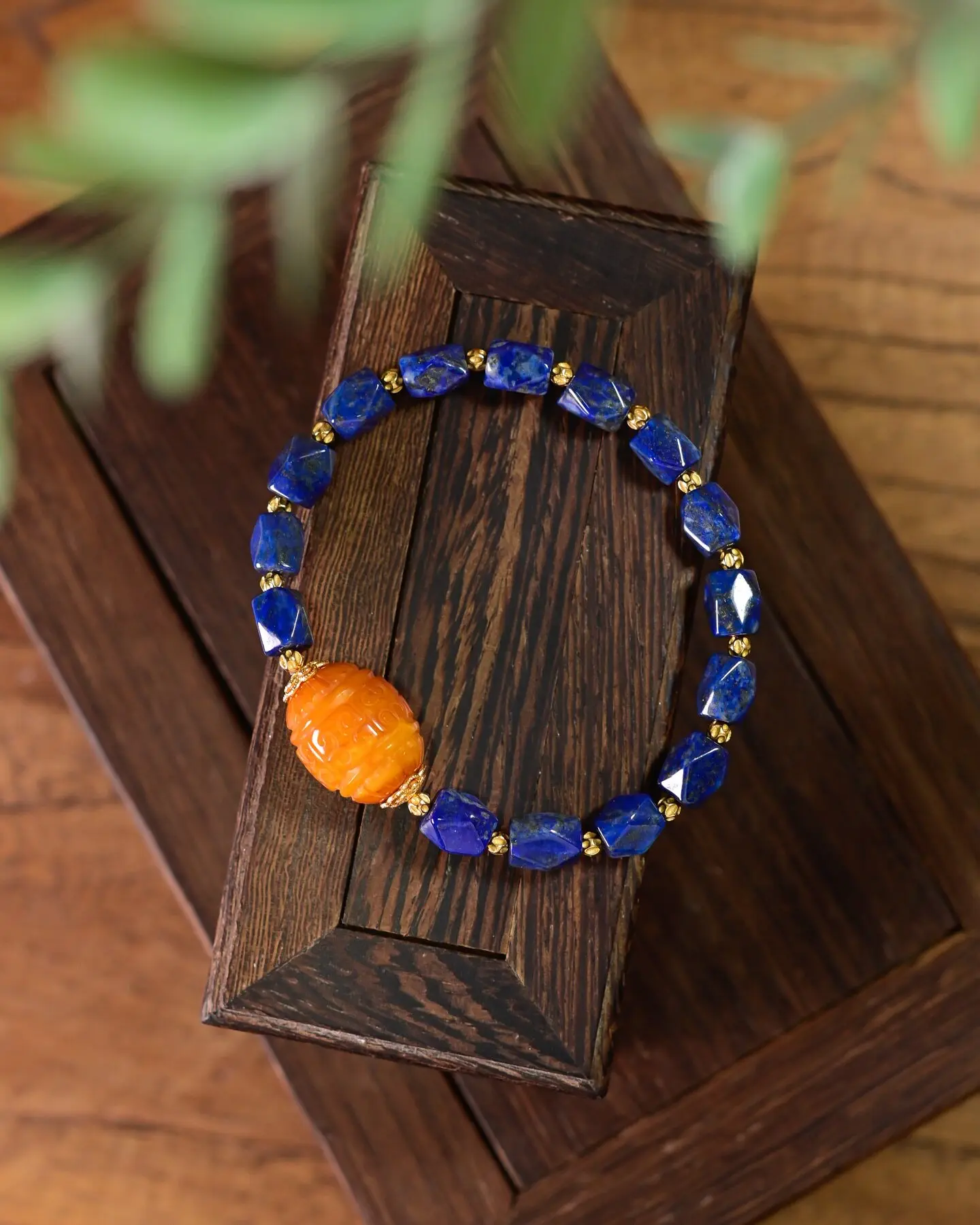 Natural Imperial Lapis Lazuli Diamond Cut Bead Bracelet, Klein Blue Carved Vintage Amber Chinese Style Beaded Bracelet