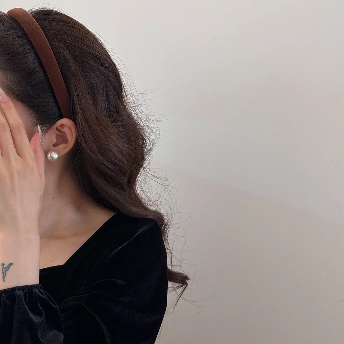 Nouvelles bandeaux en velours pour femmes, Chic, couleur unie, fins, adaptés à diverses occasions, cerceaux de cheveux élégants, antidérapants, confortables pour dames