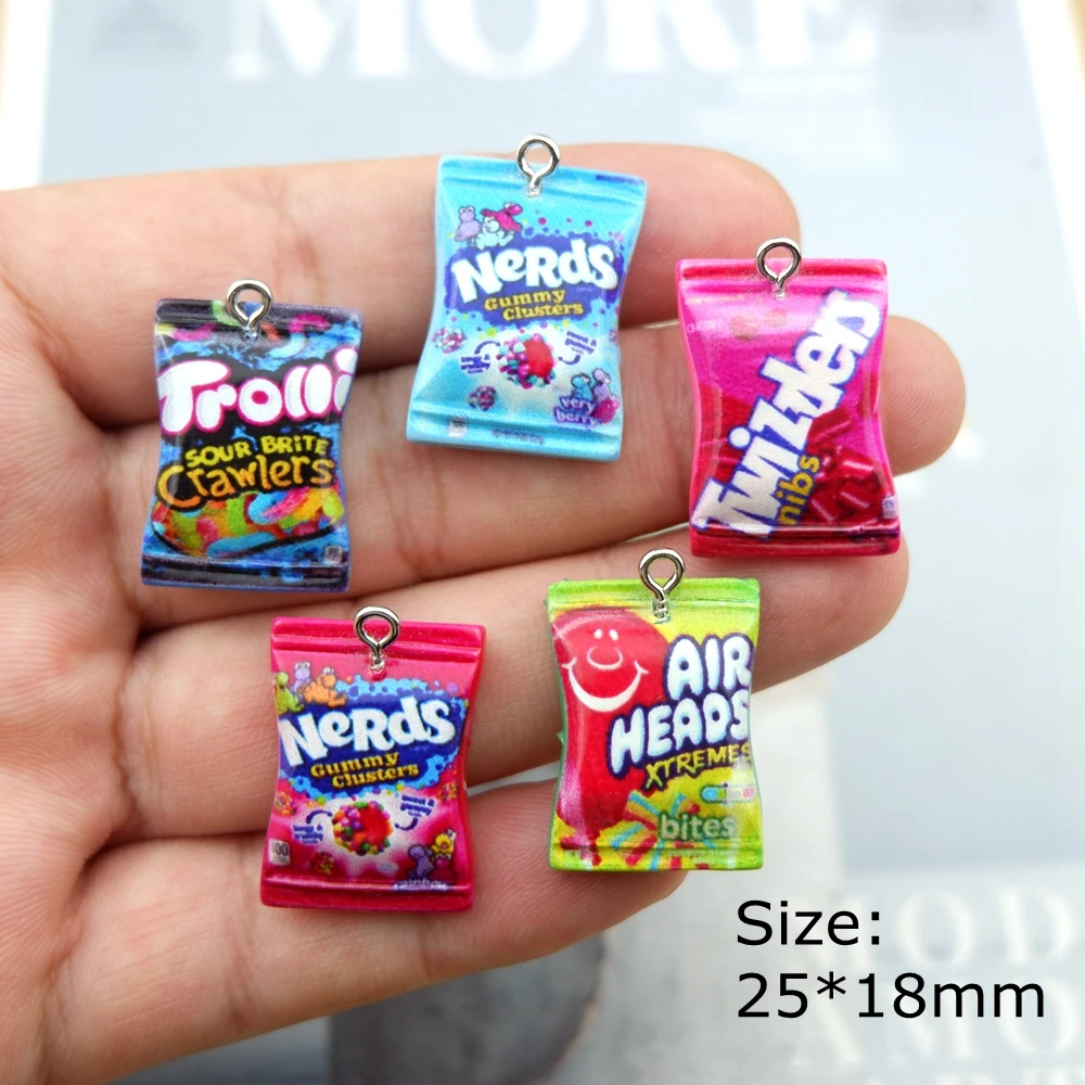 Venta al por mayor de dijes de aperitivos de resina para fabricación de joyería Diy pendiente pulsera colgante accesorios hallazgos fabricación de teléfono a granel
