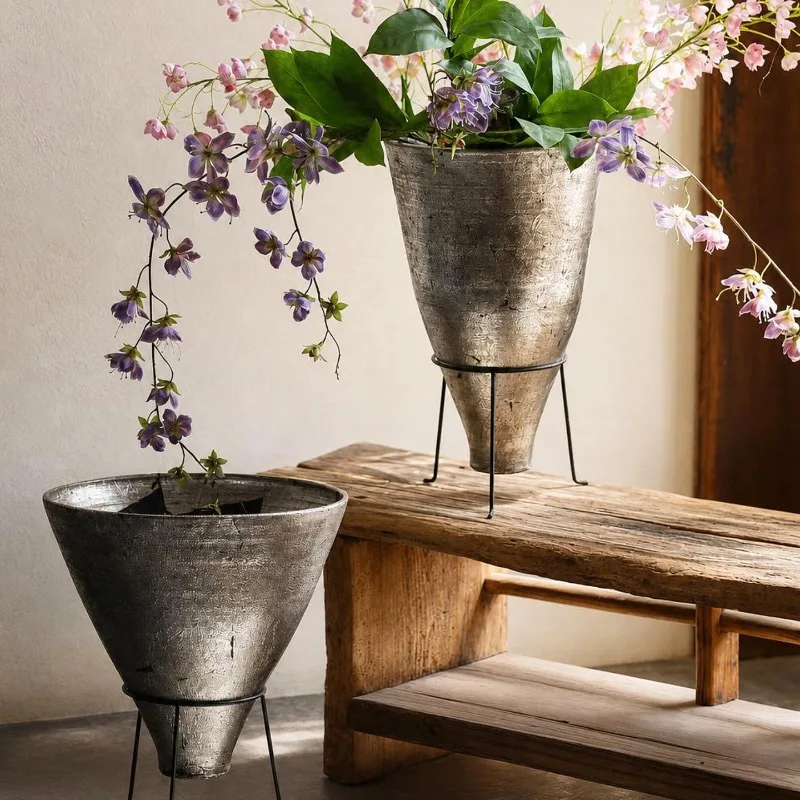 Premium retro ceramic silver conical decorative texture