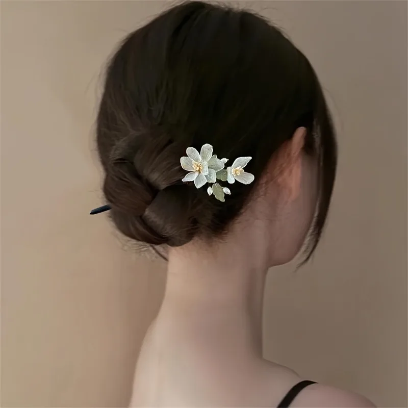 New Chinese Magnolia Flower Ball Shaped Bun Braided Hair Wooden Hairpin Niche Design Elegant Temperament Cheongsam Headwear