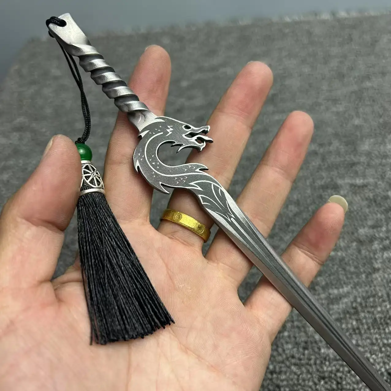 Alat Memutar Terintegrasi Penempaan dan Penempaan Longquan untuk Bermain dengan Jarum Teh Berbentuk Naga Logam Alat EDC Luar Ruangan