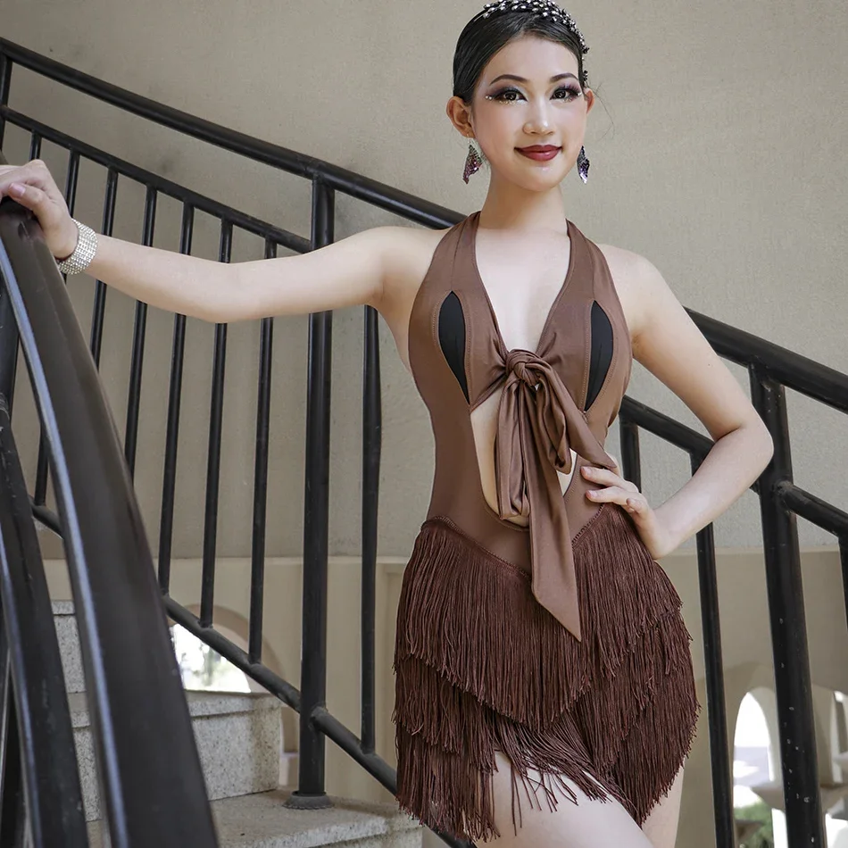 

Летнее платье для латинских танцев без рукавов, коричневая бахрома, женская танцевальная одежда для выступлений на сцене, сексуальные костюмы с открытой спиной и кисточками ALW253