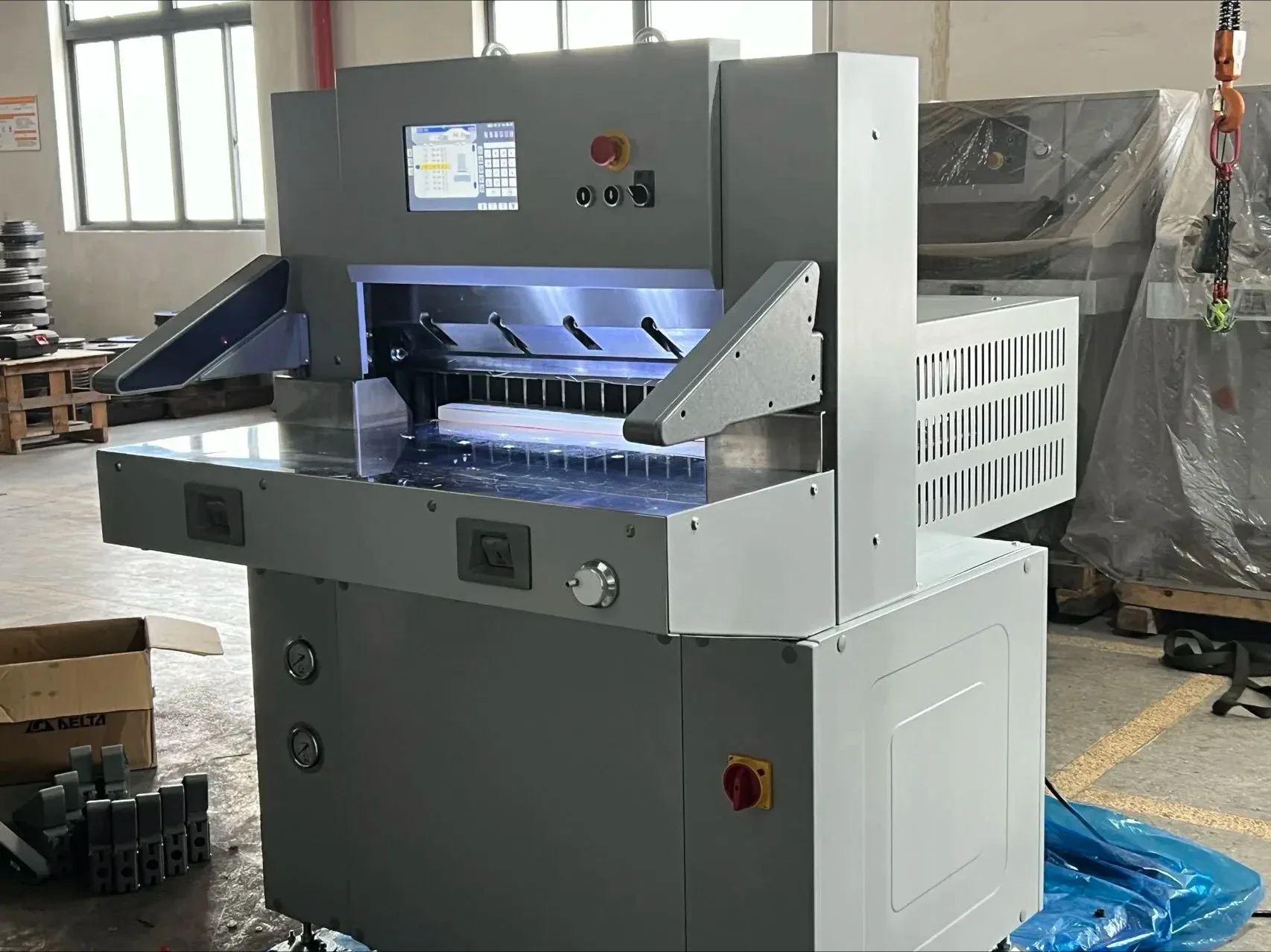 68cm Small Double Hydraulic Paper Cutting Machine With Servo Control - Factory Direct Sale